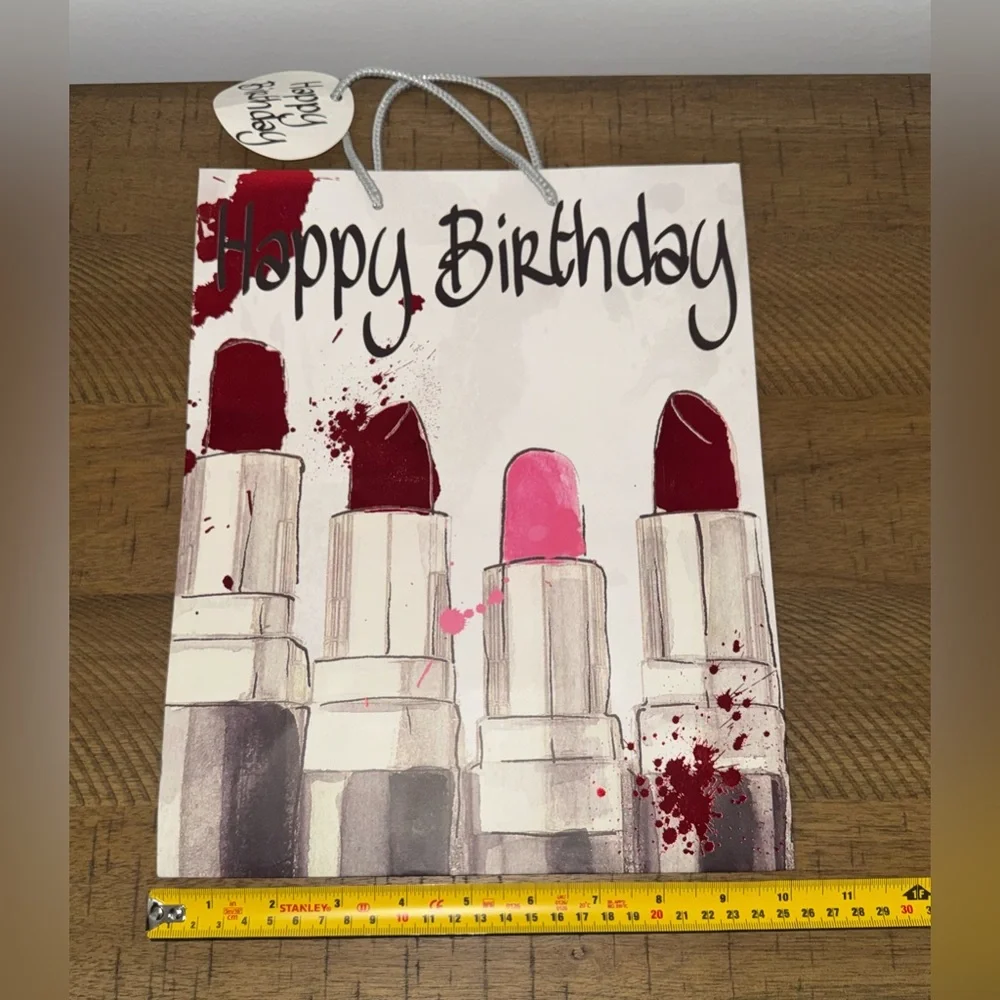 💄 Happy Birthday Gift Bag with Lipstick Design 👄 - Picture 3 of 8